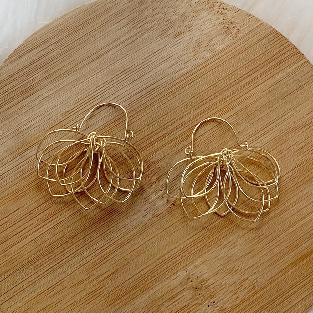 NWT Gold Lotus Wire Earrings – Lightweight Boho Floral Hoops - Picture 6 of 8